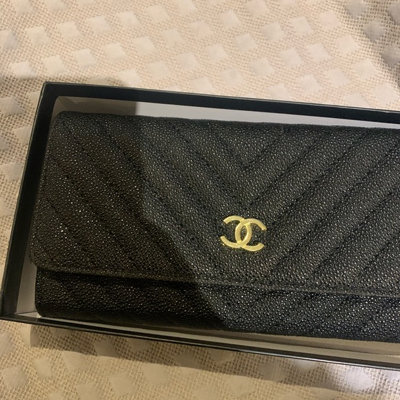 Leather inspired wallet new with box - Picture 2 of 3